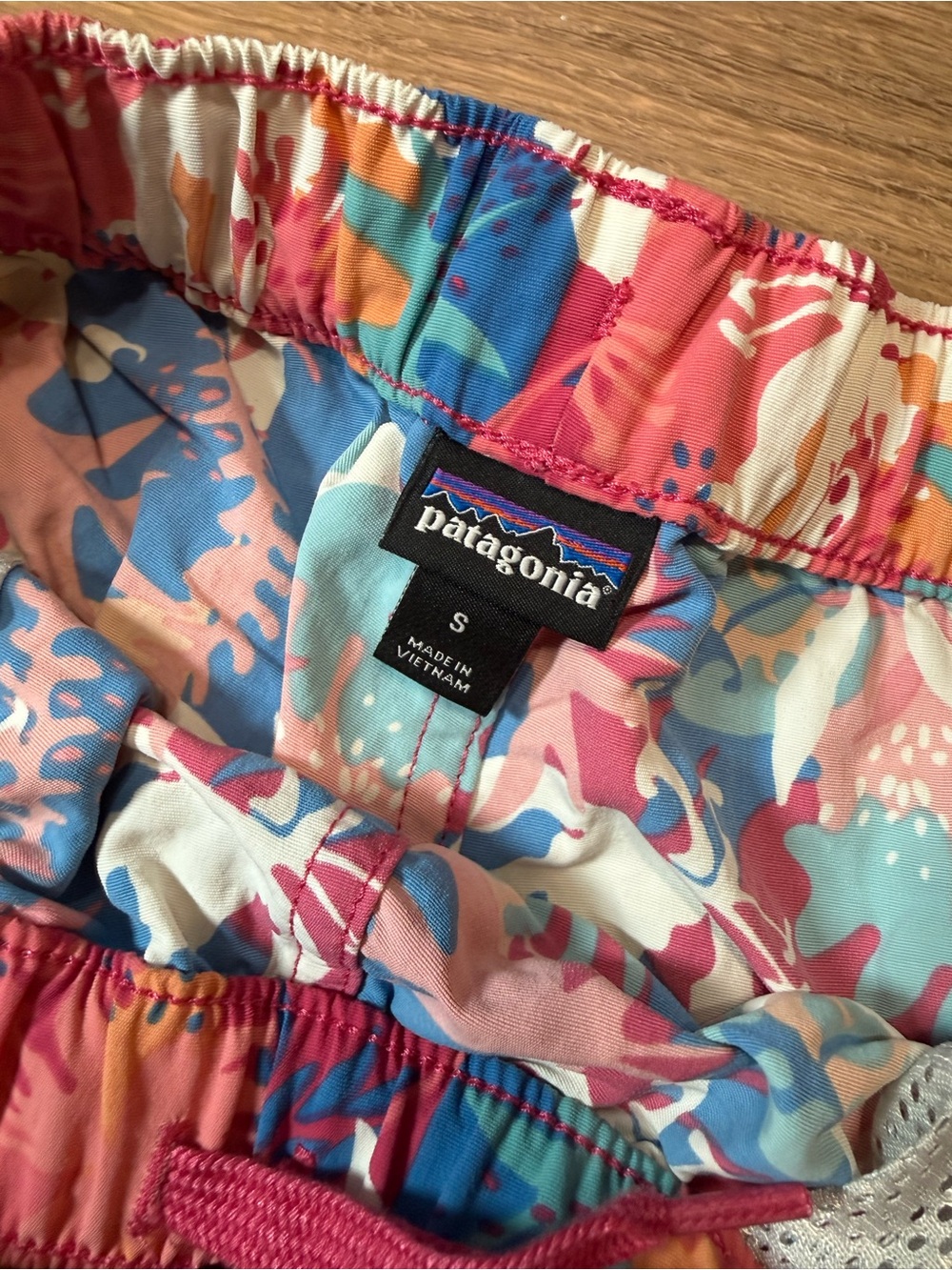 Patagonia Barely Baggies Shorts Women S Wild Waratah RF Pink Floral 2.5" - Picture 4 of 6